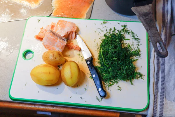 Una Encimera Cocina Con Los Ingredientes Para Hacer Pudín Laxa — Foto de Stock