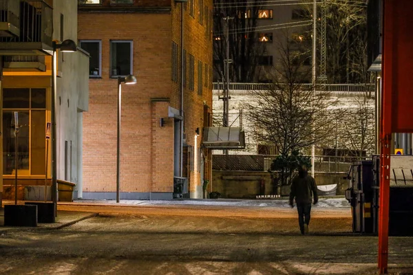Stockholm Švédsko Osoba Kráčí Noci Sama Sousedství Liljeholmen — Stock fotografie