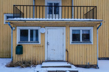 Solbacka, İsveç terk edilmiş Solbacka yatılı okulu Jan Guillou 'nun Ondskan romanı tarafından meşhur edilmiştir..