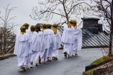 Stockholm, İsveç Liljeholmen 'deki bir okul grubu geleneksel Santa Lucia kutlamasına şarkıyla katıldı.