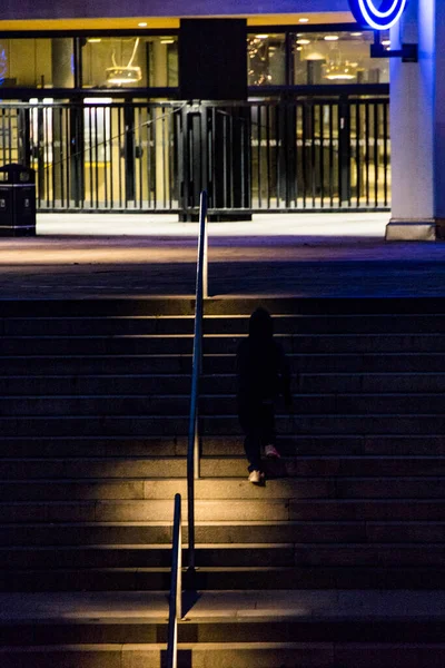 Stockholm Švédsko Muž Běží Noci Schodech Cvičení — Stock fotografie