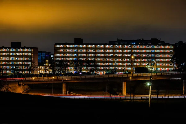 Stockholm Zweden Appartementencomplex Snelweg Buitenwijk Rinkeby Nachts — Stockfoto