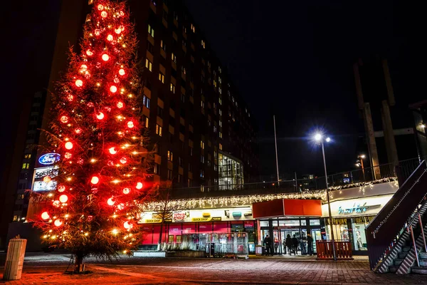 Estocolmo Suecia Árbol Navidad Rojo Flemingsberg Centrum — Foto de Stock