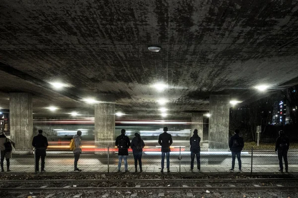 Stockholm Schweden Menschen Warten Morgen Auf Einen Pendlerbus Liljeholmen — Stockfoto