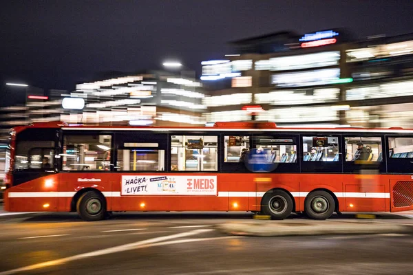 Стокгольм Швеция Городской Автобус Ночью Перекрестке Фехольмене — стоковое фото