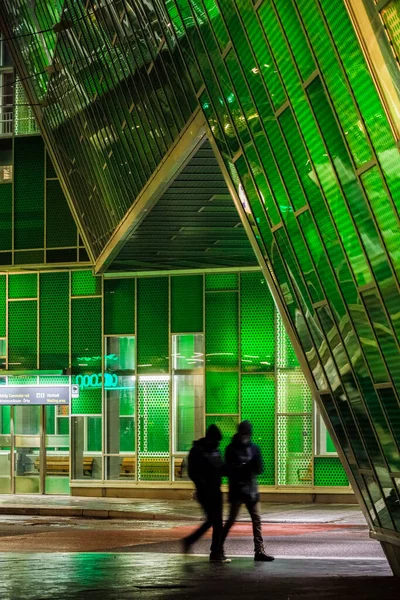 Estocolmo Suécia Pessoas Praça Alvsjo Noite Subúrbio Centro Transporte Estação — Fotografia de Stock