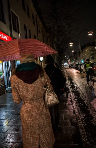 Estocolmo Suecia Dic 2020 Las Personas Que Esperan Cola Distanciamiento — Foto de Stock