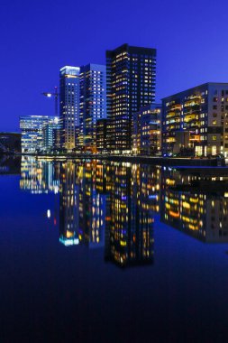 Stockholm, İsveç Sabahın erken saatlerinde Liljeholmskajen 'in ufuk çizgisi.