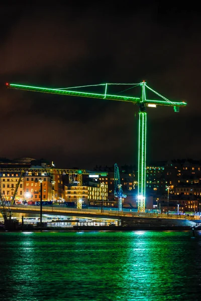 Estocolmo Suecia Una Gran Grúa Construcción Iluminada Con Luces Verdes — Foto de Stock