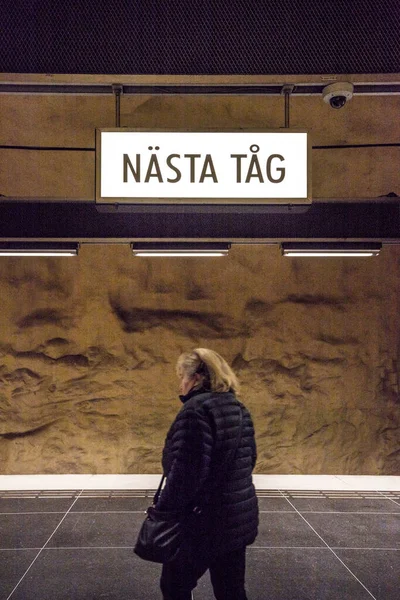 Stockholm Svédország Akalla Külvárosában Található Akalla Metróállomás Peronján Tartózkodó Utasok — Stock Fotó