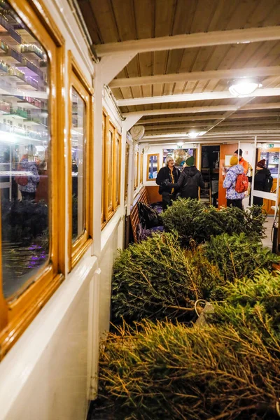 Stockholm Švédsko Představitelé Města Lodi Vánočními Stromky Které Mají Být — Stock fotografie