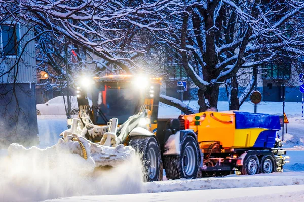 瑞典斯德哥尔摩Racksta郊区冬季的雪犁 — 图库照片