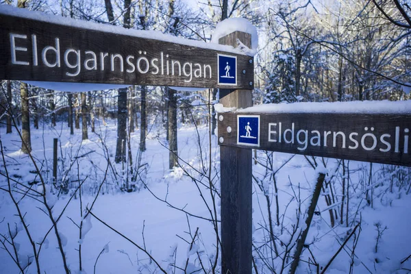 Estocolmo Suécia Sinais Direcionais Uma Trilha Caminhada Ilha Faringso Lago — Fotografia de Stock