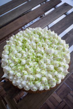 Krem peynirli ve limonlu havuçlu kek..