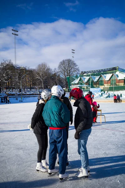 Стокгольм Швеция Конькобежцы Ледовом Катке Ostermalms — стоковое фото