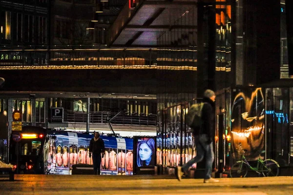 Stockholm Schweden Fußgänger Auf Der Hamngatana Der Nacht — Stockfoto