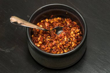 Sri Lanka restoranında bir kase kırmızı biber..