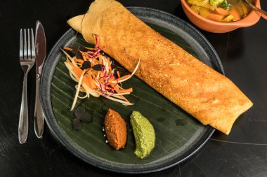 Sri Lanka yemeği, adı Tavuk Dosa..