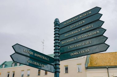 Lund, Stortorget Meydanı 'nda İsveç Yön Tabelaları.