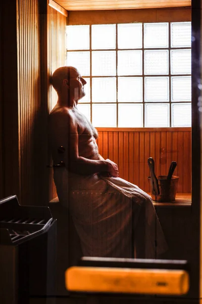 Halmstad Švédsko Muž Středního Věku Sedí Sám Sauně — Stock fotografie