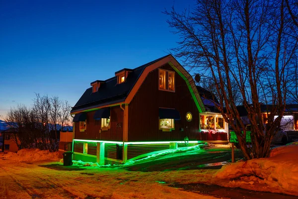 Kiruna Suécia Kiruna Rua Residencial Casa Noite Com Luzes Brilhantes — Fotografia de Stock