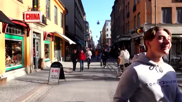 Stockholm Švédsko Chodci Procházky Podél Drottninggatan Auto Free Pěší Ulice — Stock video