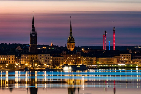 スウェーデンのストックホルム市内の旧市街またはガンラ スタンは夜明けに — ストック写真