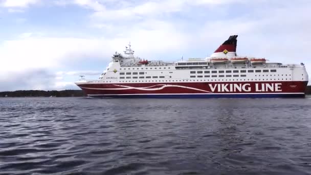 Stockholm Zweden Een Viking Line Veerboot Uit Finland Nadert Stad — Stockvideo