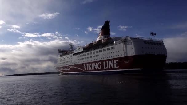 Stockholm Zweden Een Viking Line Veerboot Uit Finland Nadert Stad — Stockvideo