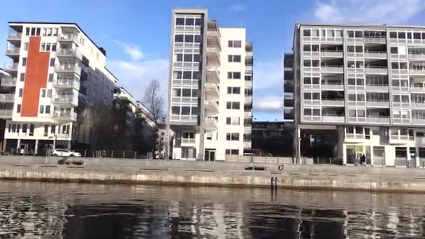 Estocolmo Suecia Edificios Barrio Sickla Hammarby Vistos Desde Canal Hammarby — Vídeo de stock