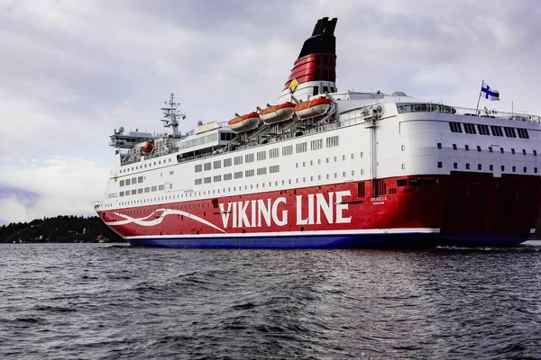 Στοκχόλμη Σουηδία Ένα Πλοίο Viking Line Από Φινλανδία Προσεγγίζει Την — Φωτογραφία Αρχείου