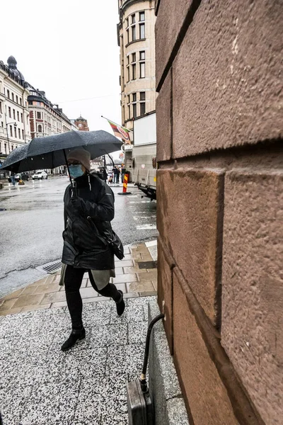 Estocolmo Suecia Peatón Con Paraguas Vasagatán — Foto de Stock