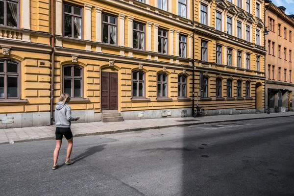 Estocolmo Suécia Uma Jogger Mulher Vegagatan Vazio Bairro Vasastan — Fotografia de Stock