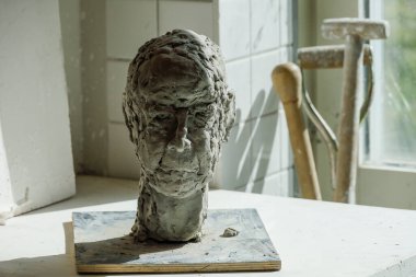 Stockholm, İsveç Sanat Stüdyosunda bir adam büstü.