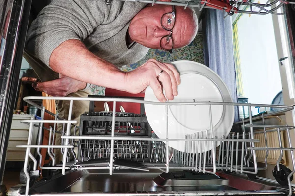 Man Fills Dishwasher Plate — Stock Photo, Image