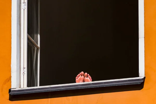 Stockholm Sweden Feet Windowsill Sun Sodermalm Neighbourhood — Stock Photo, Image