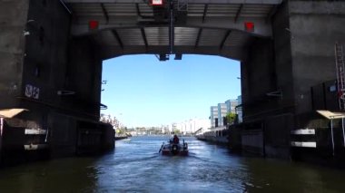 Stockholm, İsveç Baltık Denizi 'ne giden Hammarby' den bir tekne kalkıyor.