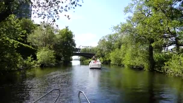 Stockholm Suède Vue Long Canal Karlsberg Par Une Journée Ensoleillée — Video