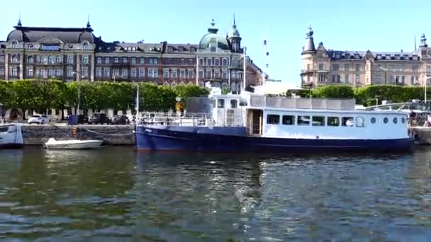 Stockholm Sverige Hamnen Längs Strandvagen Fin Gata — Stockvideo