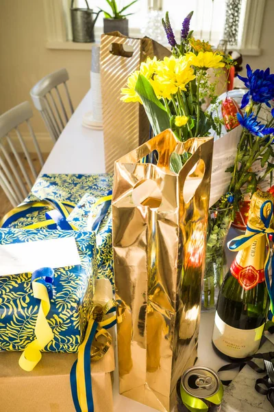 Stockholm Schweden Ein Tisch Mit Geschenken Für Einen Abiturienten — Stockfoto