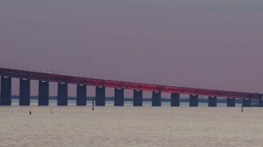 Malmö, İsveç Öresund Köprüsü Gün batımında