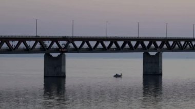 Malmö, İsveç Öresund Köprüsü Gün batımında