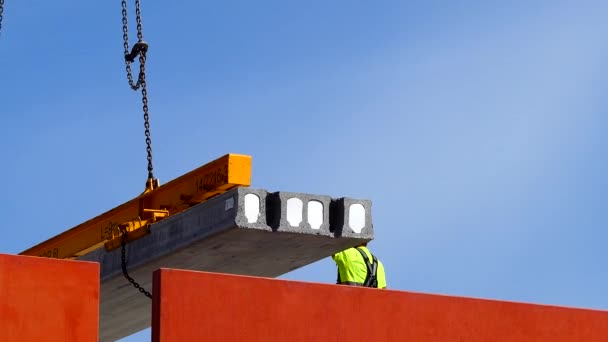 Malmö Švédsko Stavební Dělník Centru Města Zpracovává Betonovou Desku Jeřábu — Stock video