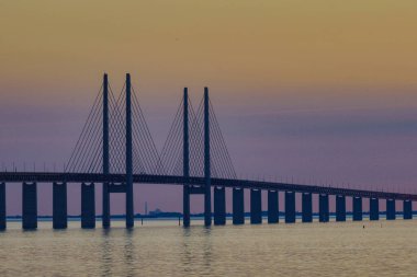 Malmö, İsveç Öresund Köprüsü Gün batımında