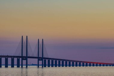 Malmö, İsveç Öresund Köprüsü Gün batımında
