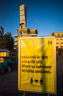 Malmö, İsveç şehrin Vastra Hamnen bölgesindeki İsveççe bir tabelada 