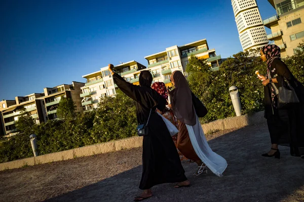 Malmö Švédsko Ženy Blízkém Východě Užívají Léta Městské Části Vastra — Stock fotografie