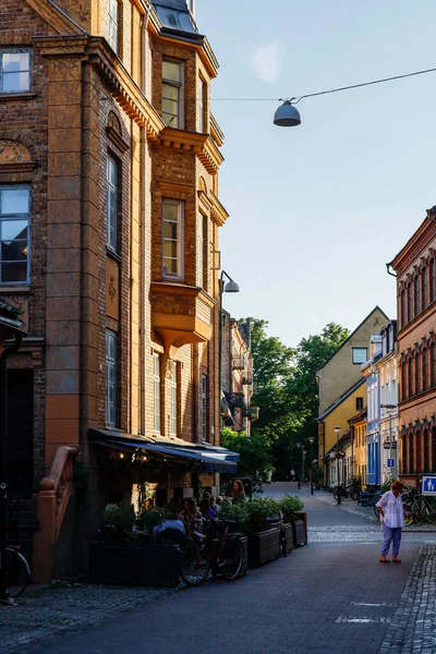 スウェーデンのマルモ旧市街にある屋外カフェ — ストック写真