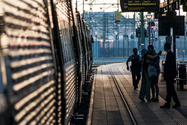 Malmo Suécia Pessoas Plataforma Estação Central Malmo Prontas Para Embarcar — Fotografia de Stock