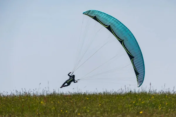 Kaseberga Sverige Paraglider Flyger Över Ales Stenar Bronsålder — Stockfoto